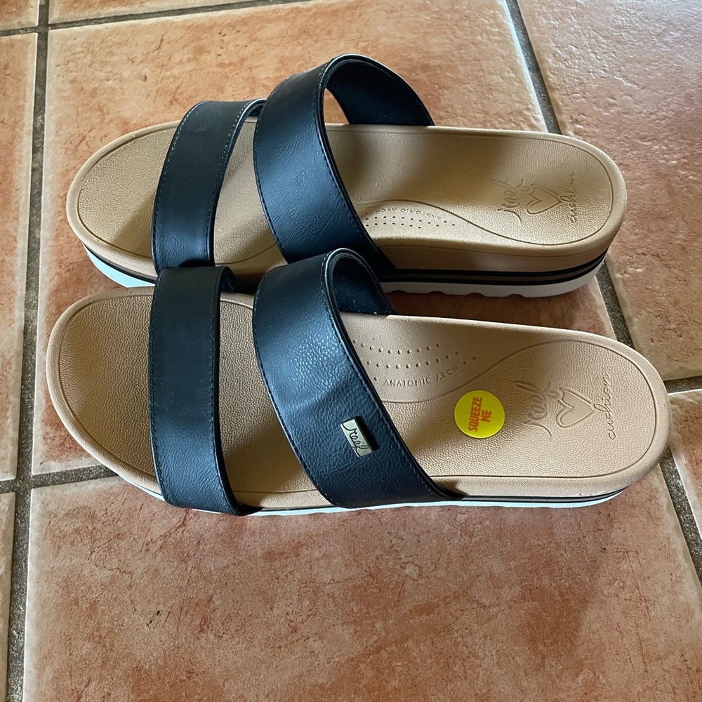 New Reef women’s slip ons